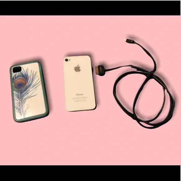 Apple iPhone 4s - 16GB - (Unlocked) A1387 (CDMA + GSM) / Phone Case & Charger!